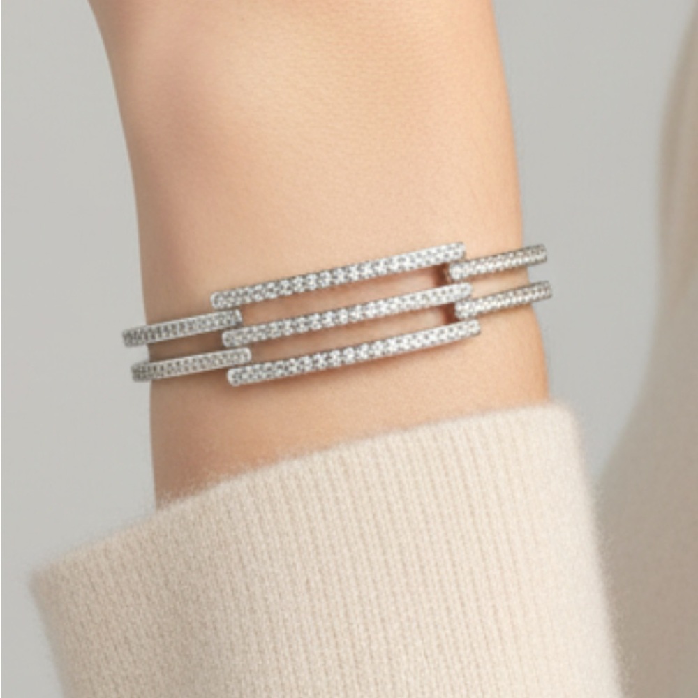 Stylish geometrical bangle bracelet.